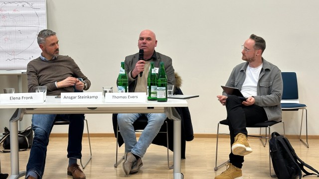 Podiumsdiskussion an der FH Münster: Digitalisierung und KI in der Sozialen Arbeit - Wie beeinflusst die Digitalisierung die Soziale Arbeit? Bei einer Podiumsdiskussion an der FH Münster konnten wir spannende Einblicke und Perspektiven zu KI und innovativen Projekten wie unse