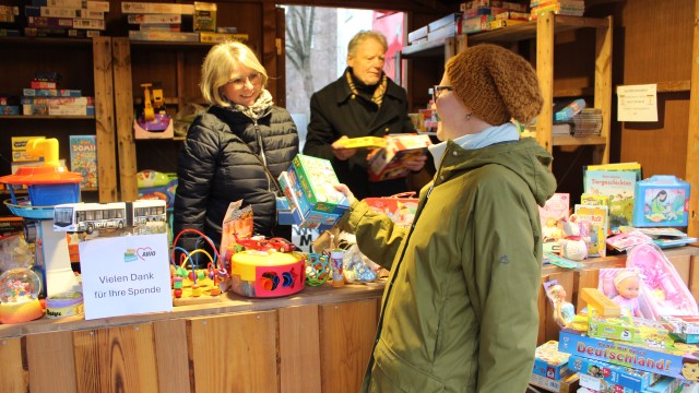 Wenn Kinderaugen leuchten… - Spielzeugspendenaktion auf dem Weihnachtsmarkt war erfolgreich